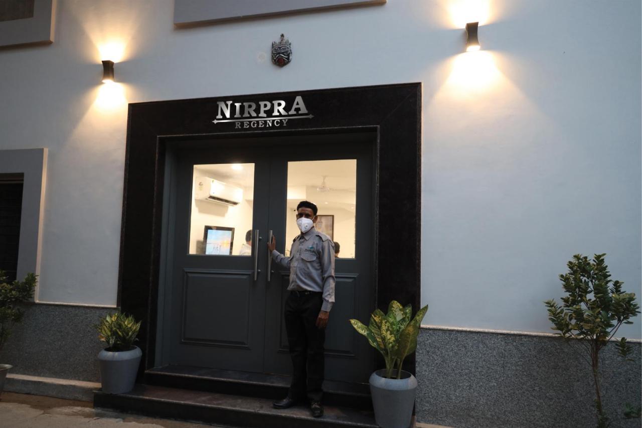Hotel Nirpra Regency Neu-Delhi Exterior foto