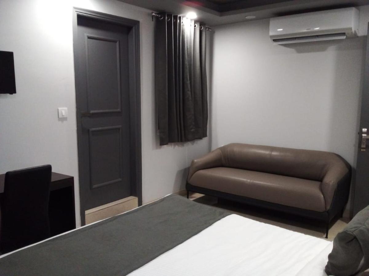 Hotel Nirpra Regency Neu-Delhi Exterior foto